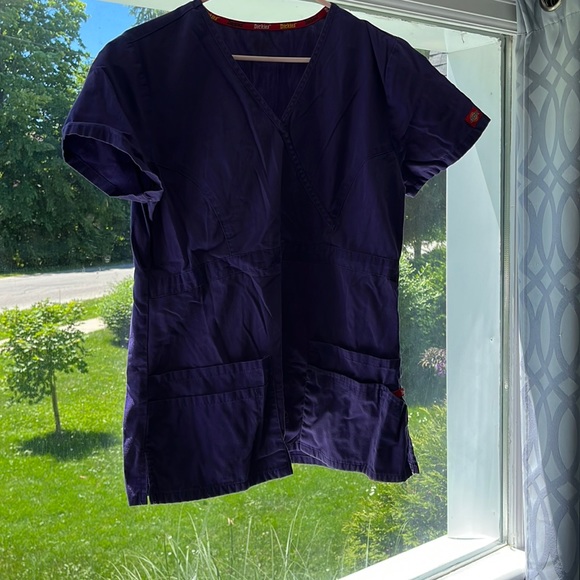 Medium purple Dickie’s scrub top - Picture 1 of 2
